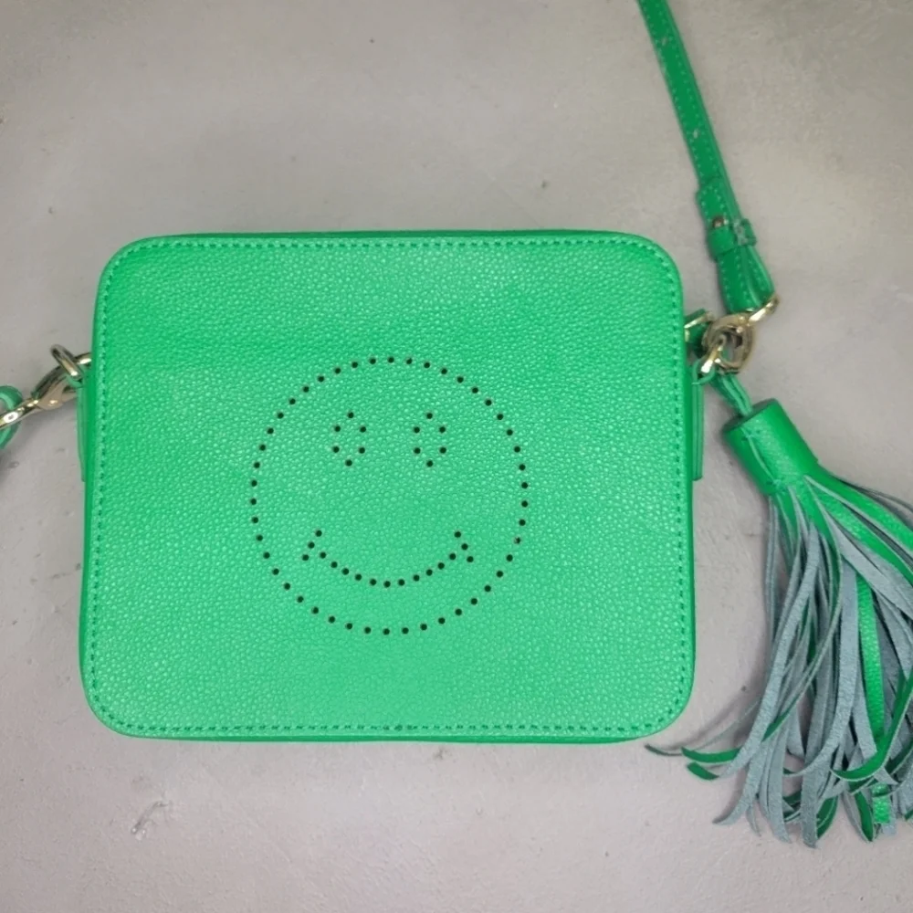 [NWOT] SMILEY FACE 😊 GREEN CAMERA BAG WITH TASSEL (from Korea)💚